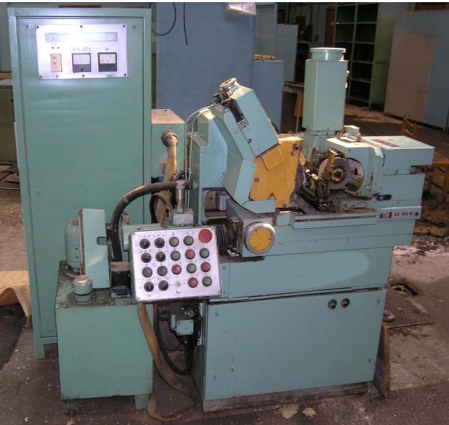 Загальний вигляд круглошліфувального верстата безцентрового 3Е180В Загальний вигляд круглошліфувального верстата безцентрового 3Е180В